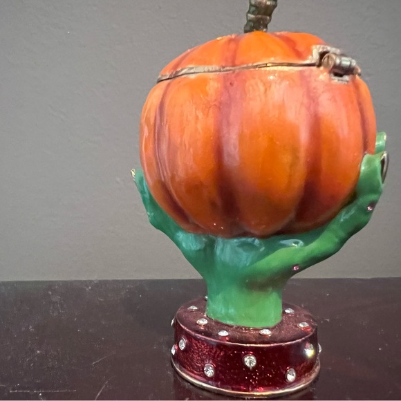 Department 56  Halloween bejeweled box small Jack o’Latern  witch hand. - Picture 4 of 7